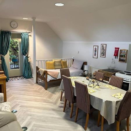 Alpaca Lodge Sittingbourne Exteriör bild