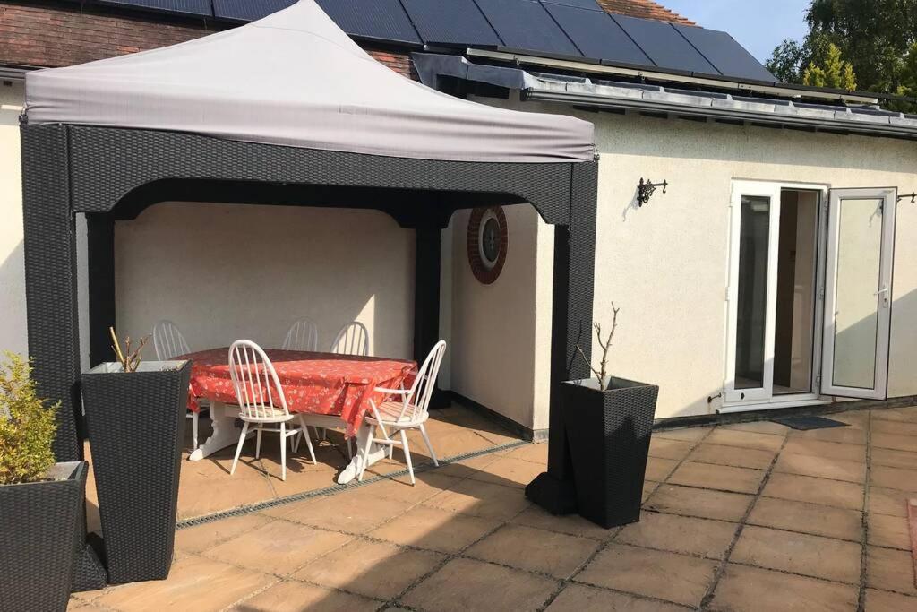 Alpaca Lodge Sittingbourne Exteriör bild