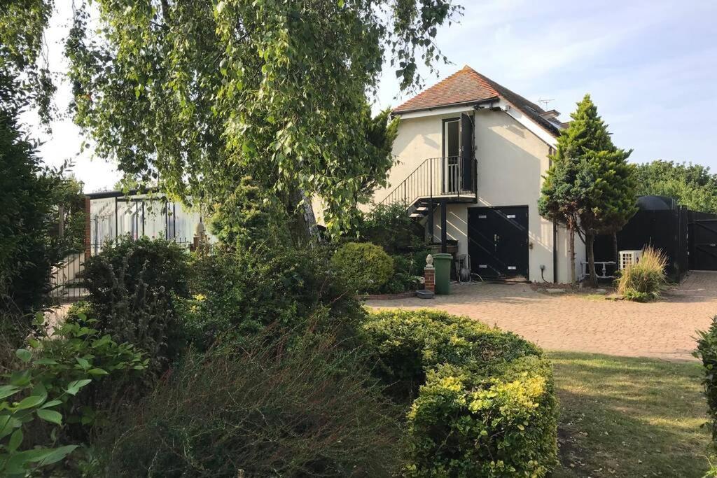 Alpaca Lodge Sittingbourne Exteriör bild