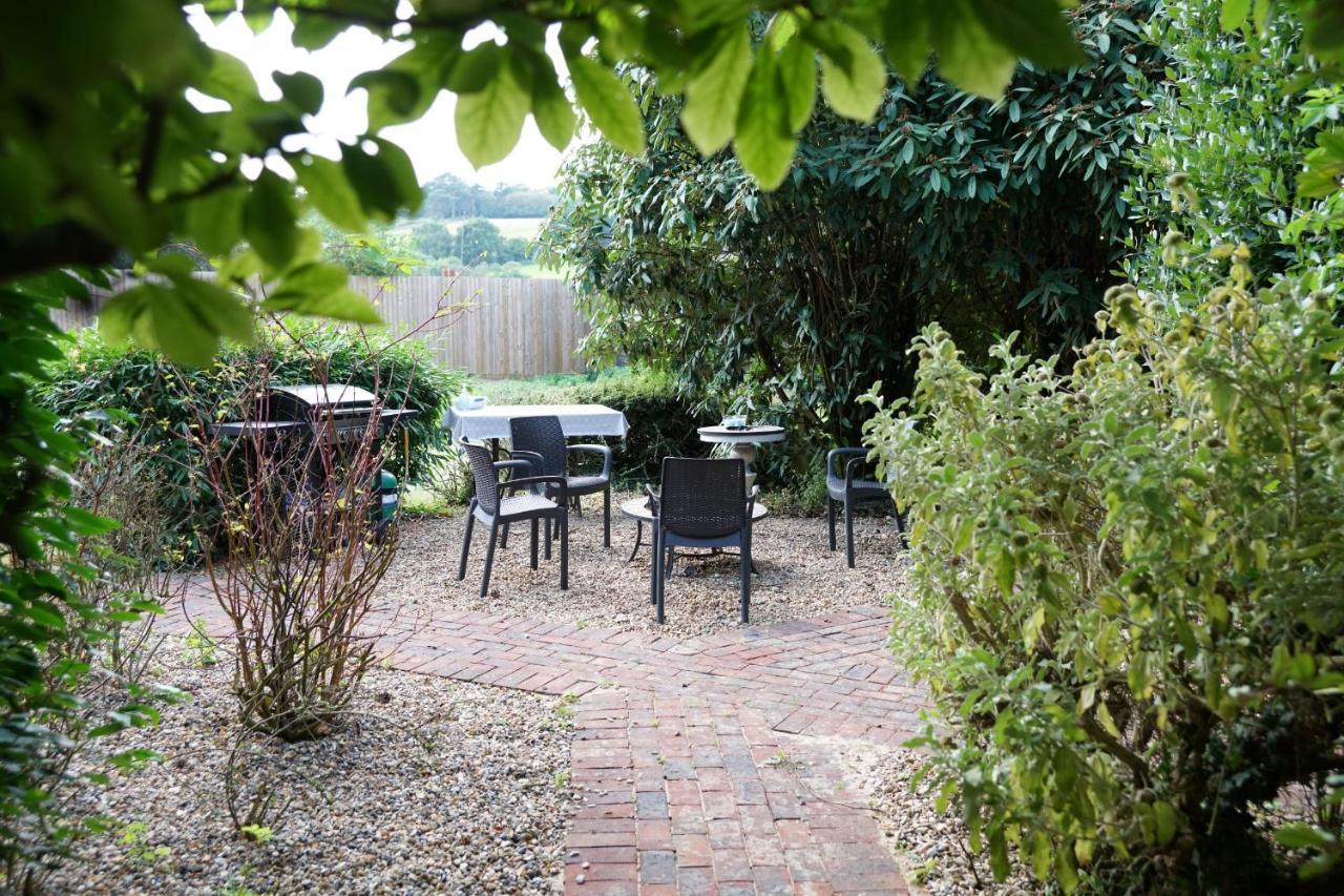 Alpaca Lodge Sittingbourne Exteriör bild